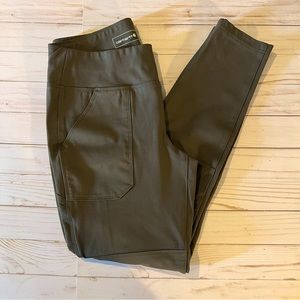 Carhartt Women’s Force Fitted Midweight Utility Leggings